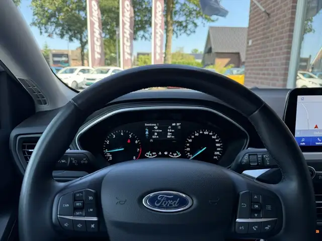 Ford Focus view 8