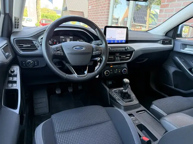 Ford Focus view 3