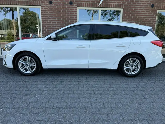 Ford Focus view 2