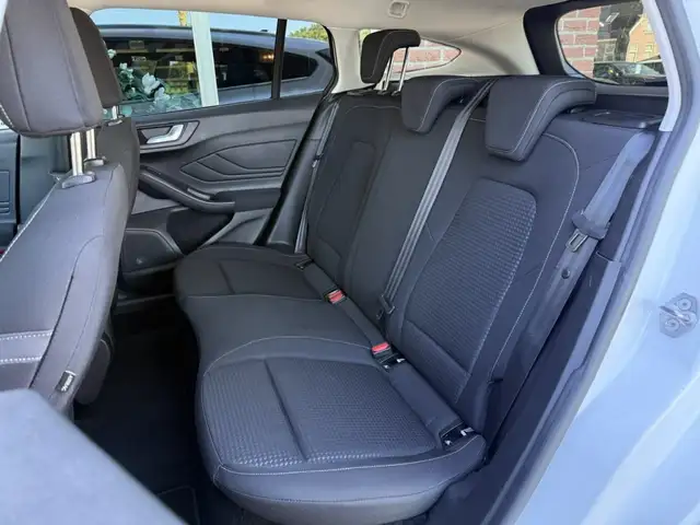 Ford Focus view 5