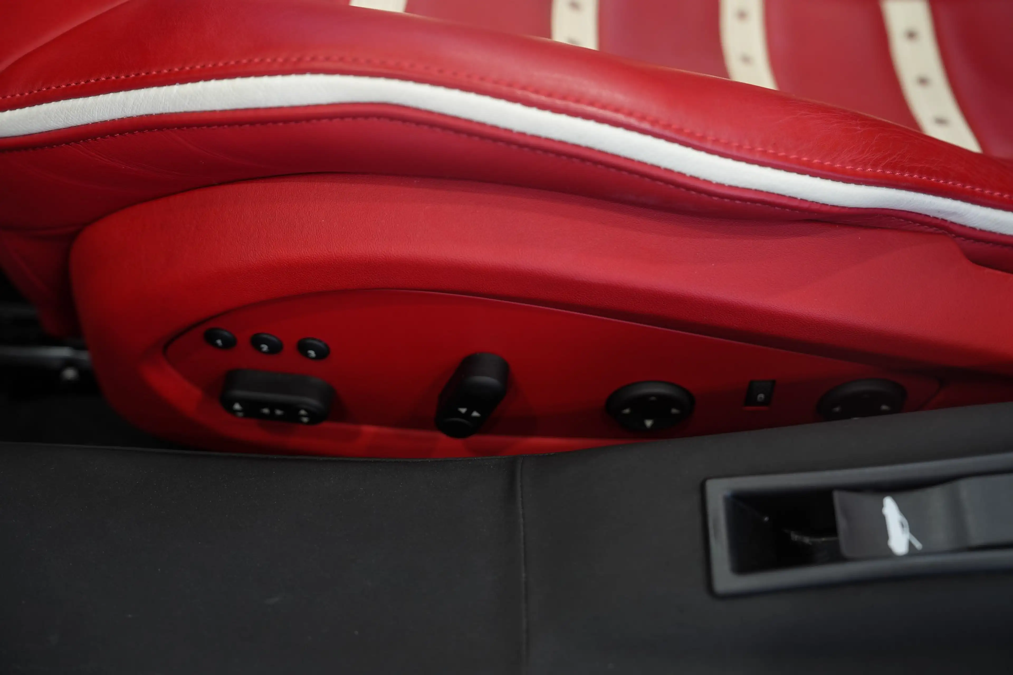 Ferrari 488 Spider*TAILOR-MADE*LIFT*KERAMIK*ROSSO-CORSA* — photo 13