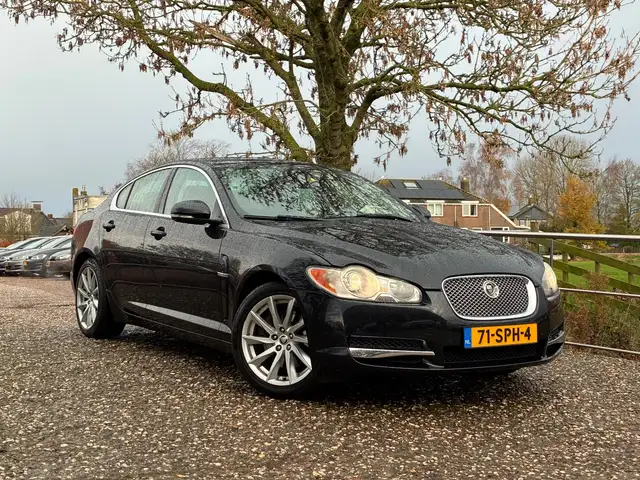 Jaguar XF 3.0D V6 Luxury | Leder + Camera + Navi Nu € 3.750,