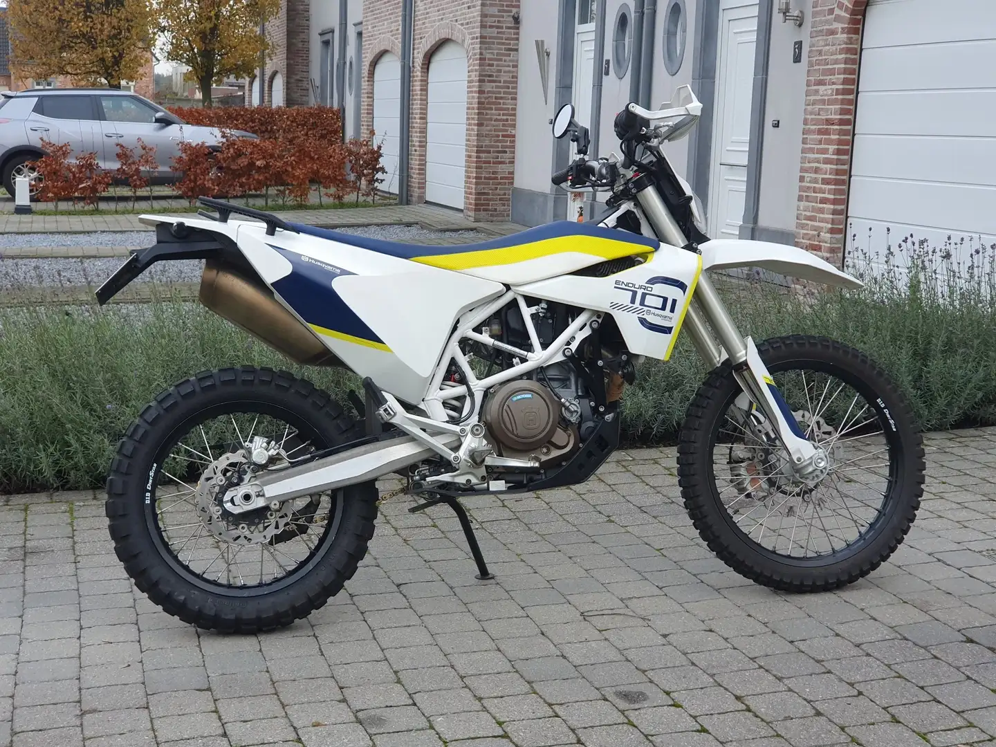Husqvarna 701 Enduro Bílá - 1