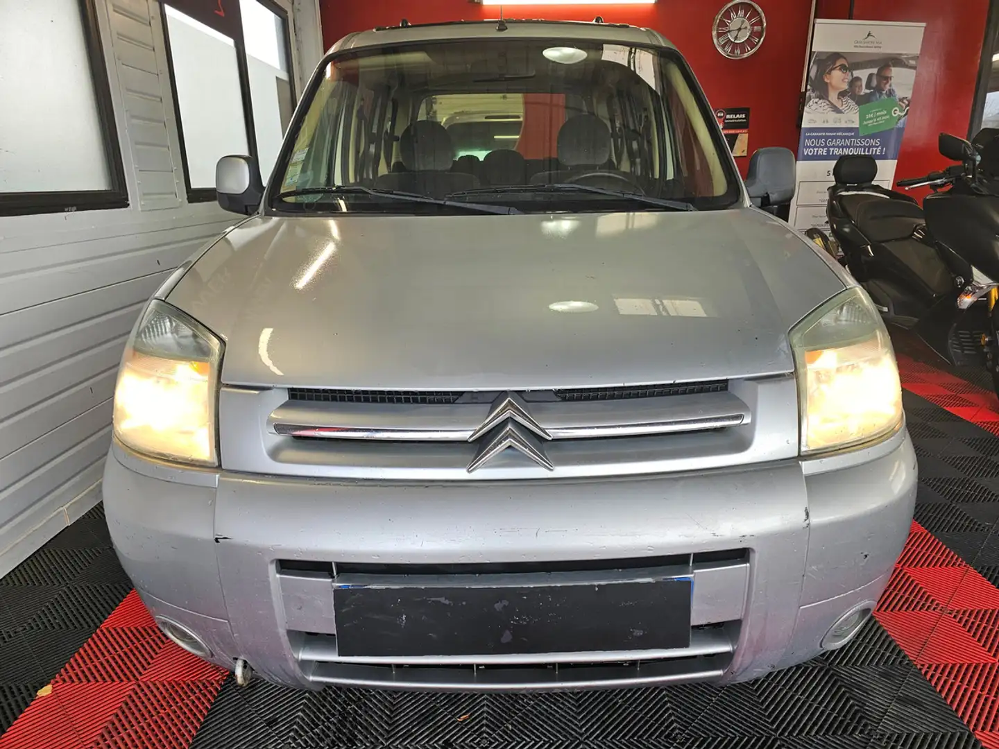 Citroen Berlingo hdi 238000kms ** CAROSSERIE A REVOIR** Grau - 2