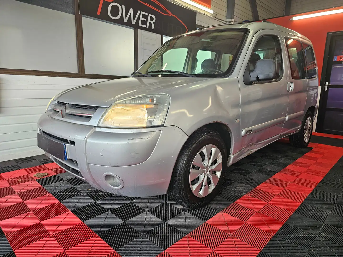 Citroen Berlingo hdi 238000kms ** CAROSSERIE A REVOIR** Grau - 1
