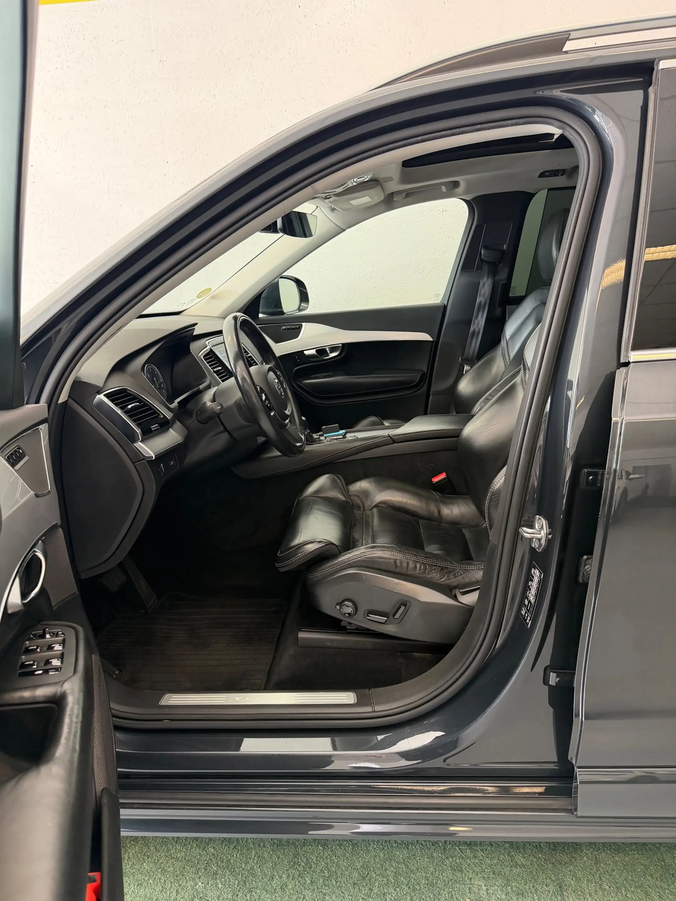 Volvo XC90 2.0 D4 Momentum — photo 10
