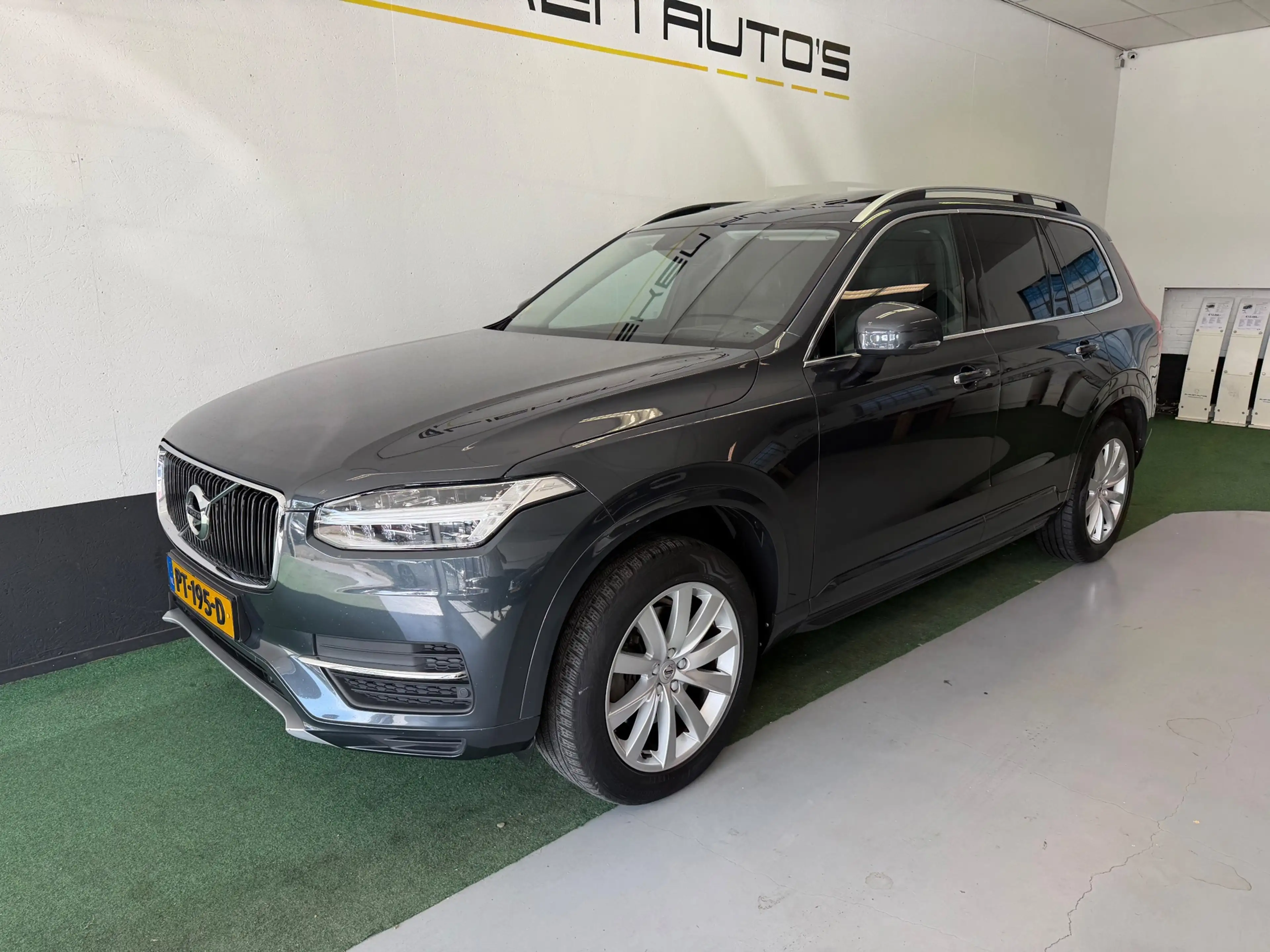 Volvo XC90 2.0 D4 Momentum — photo 2