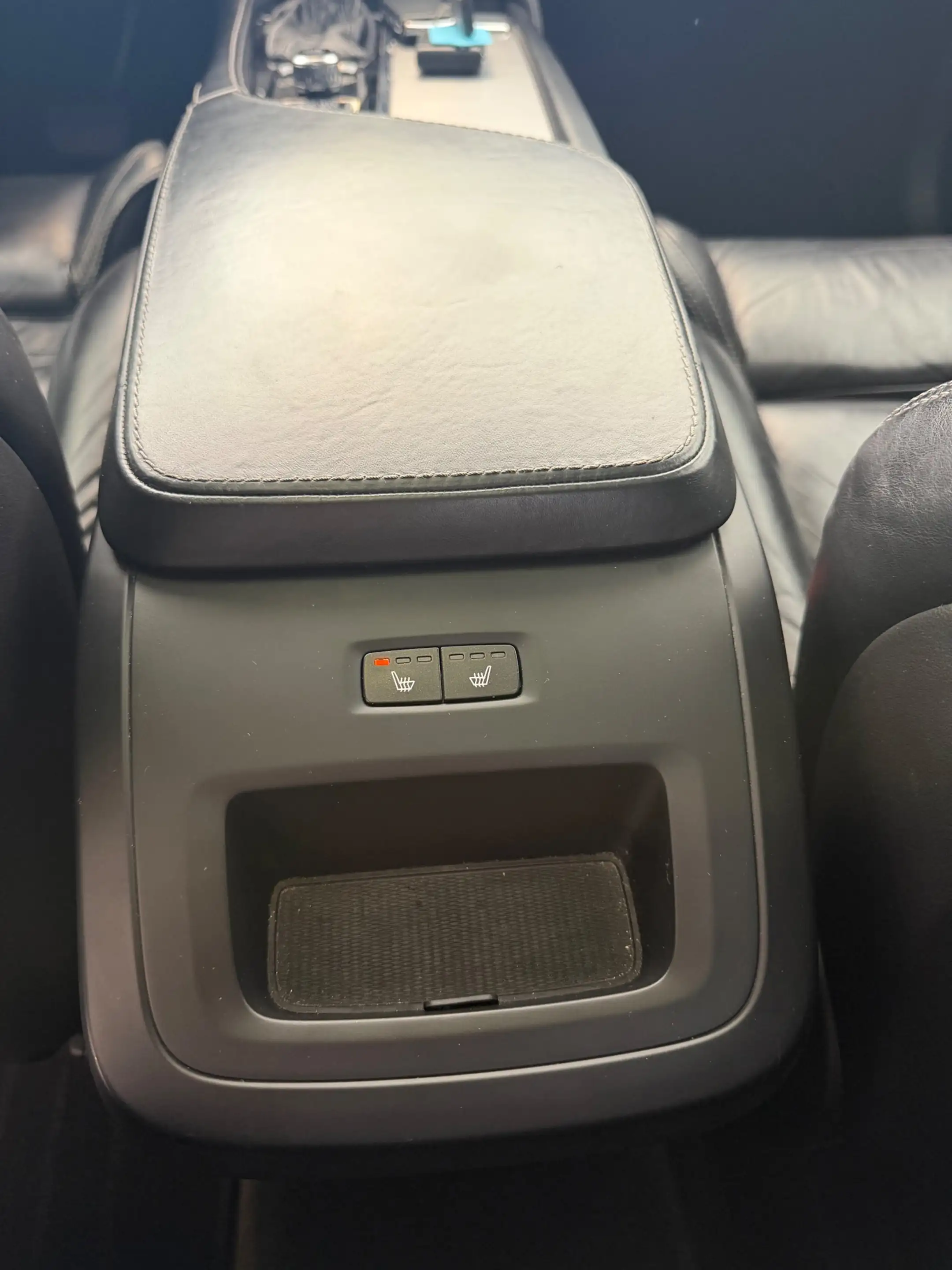 Volvo XC90 2.0 D4 Momentum — photo 8