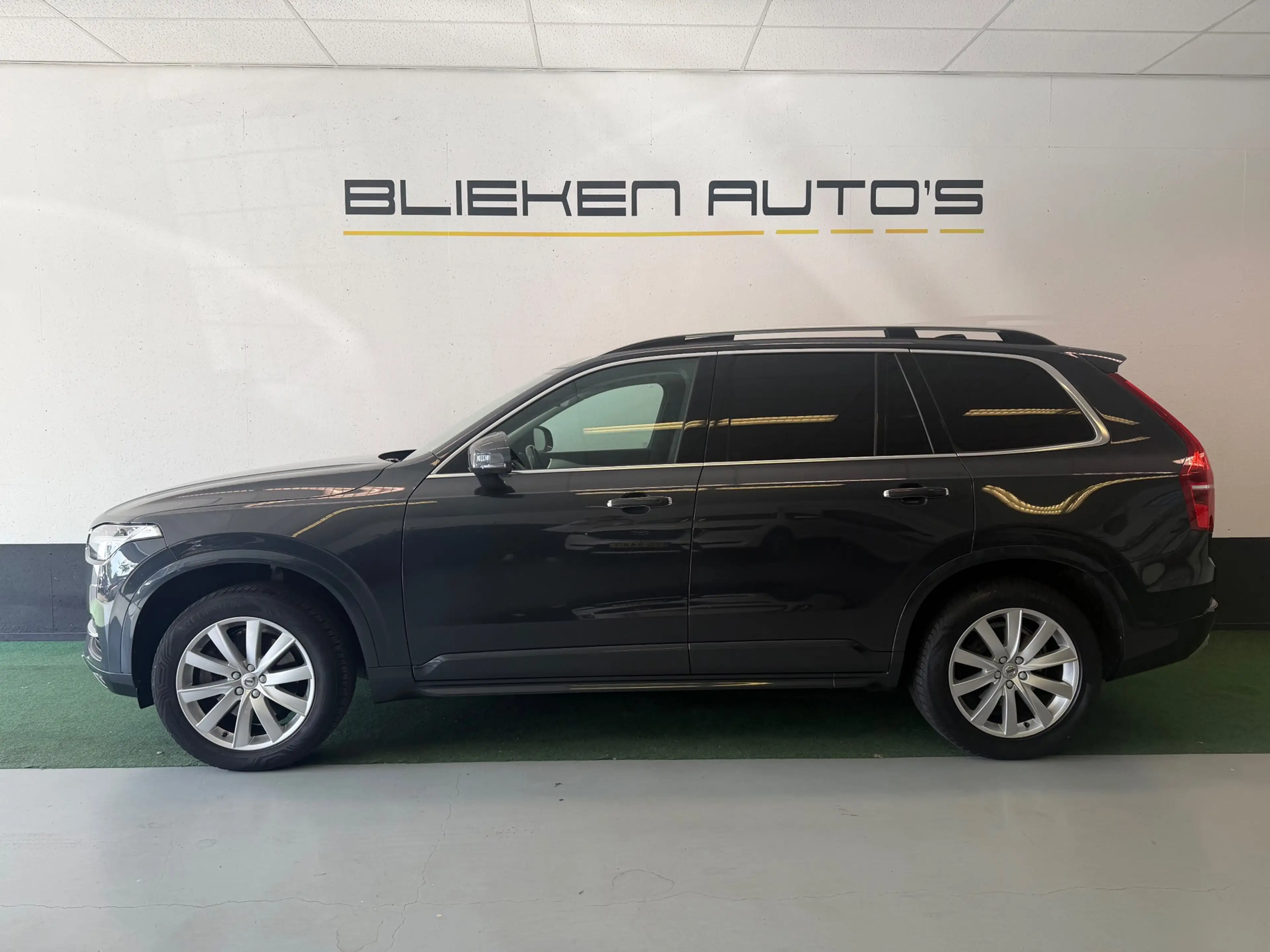 Volvo XC90 2.0 D4 Momentum — photo 3