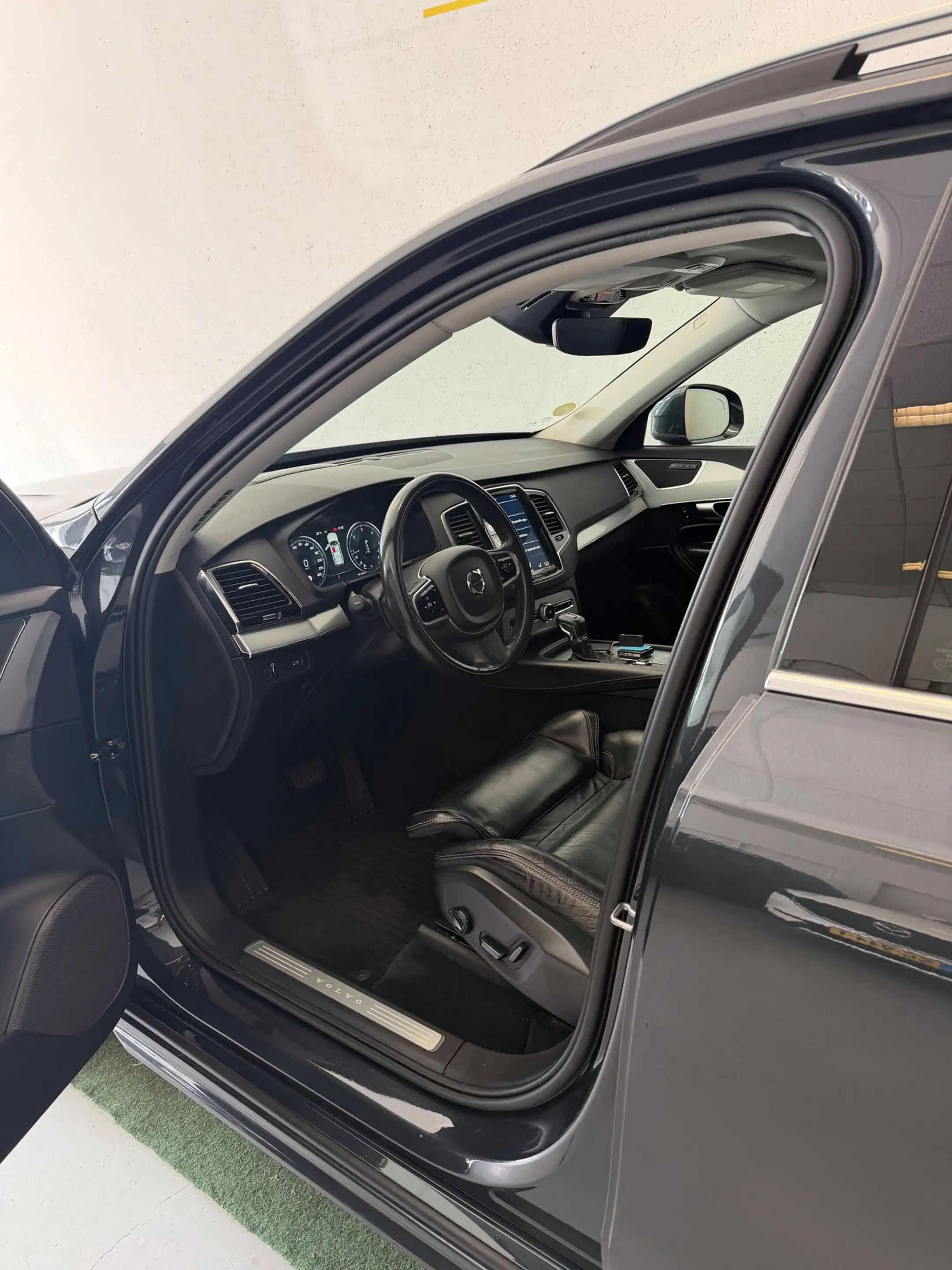 Volvo XC90 2.0 D4 Momentum — photo 9