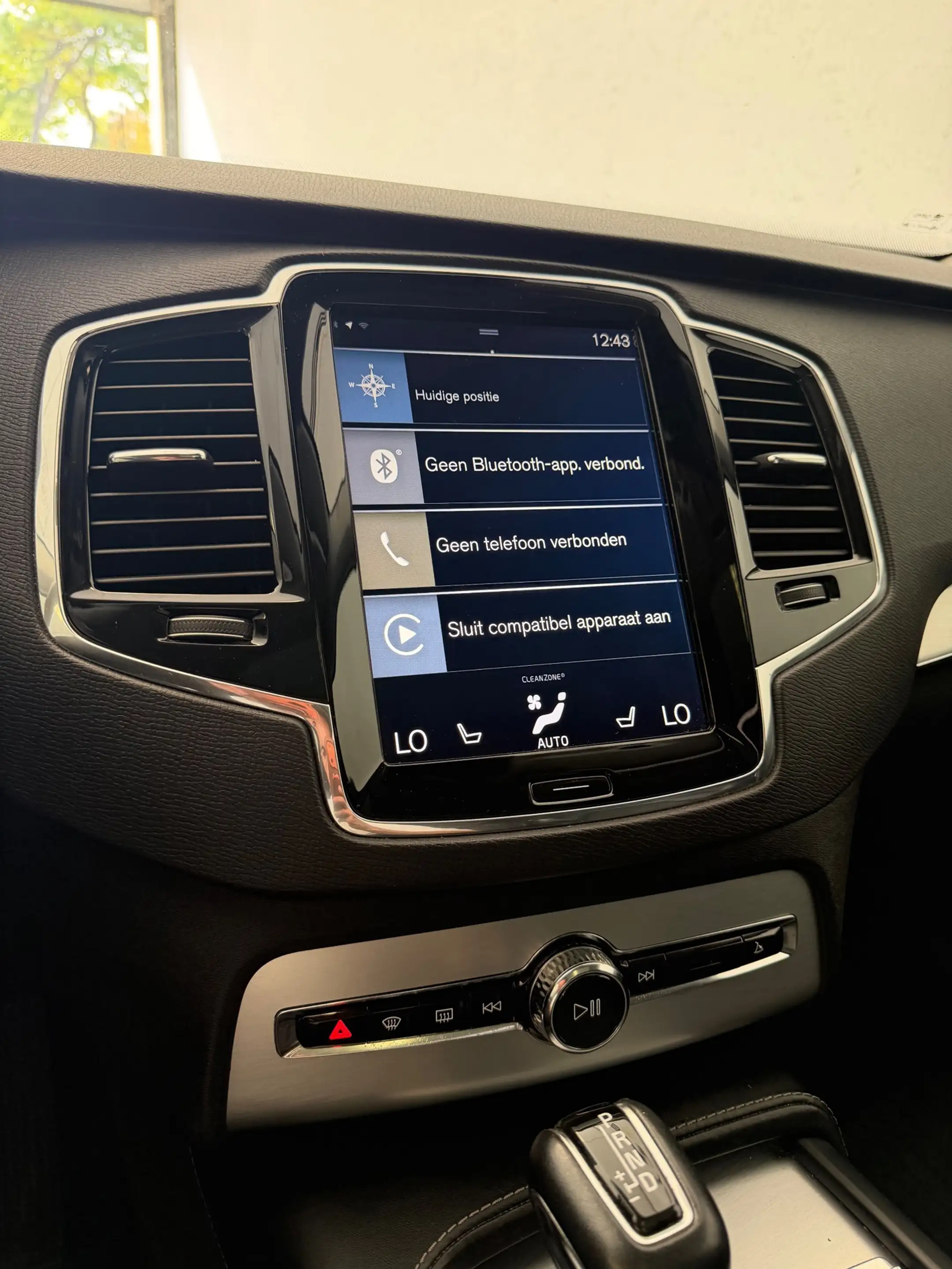 Volvo XC90 2.0 D4 Momentum — photo 14