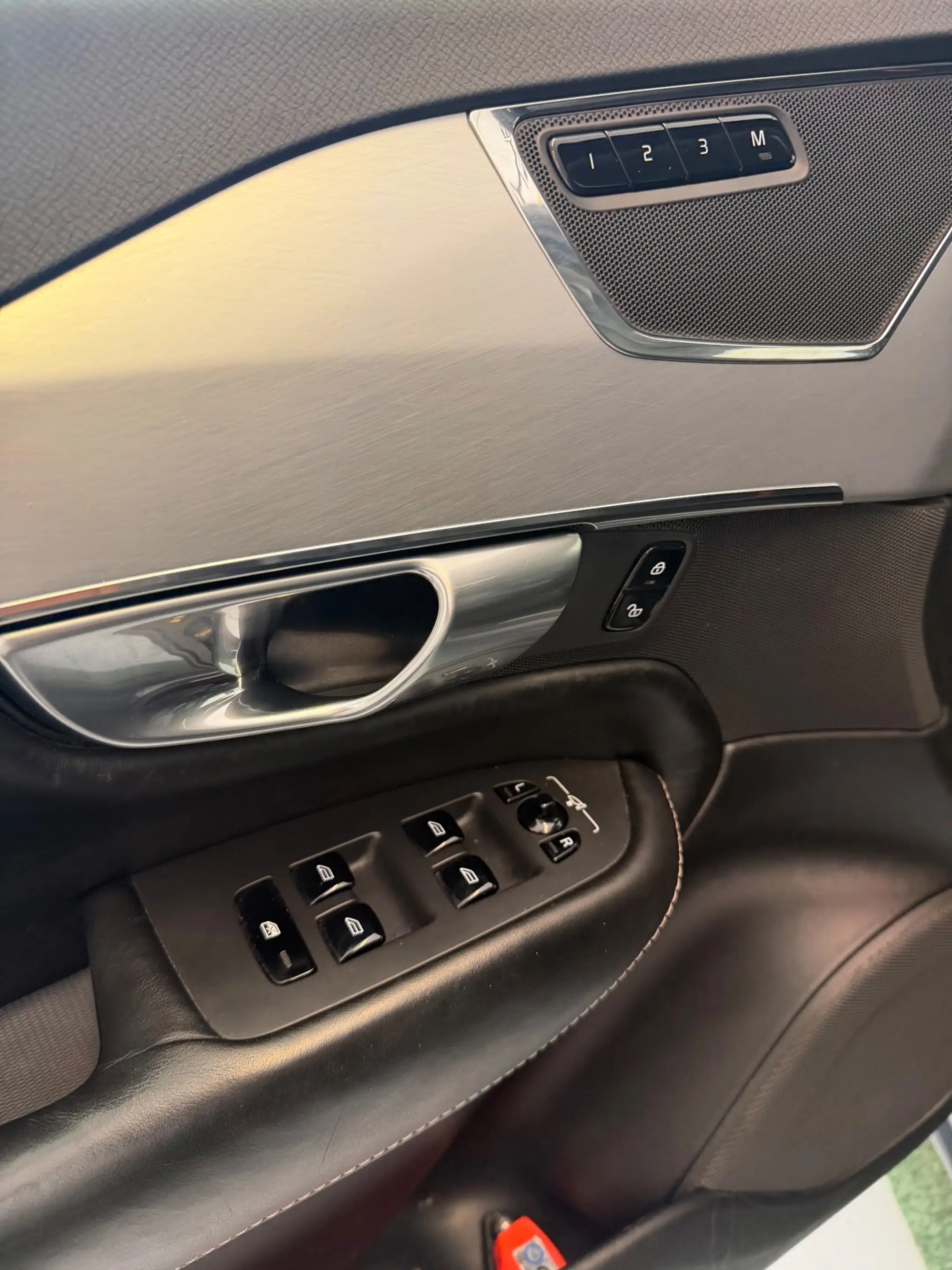 Volvo XC90 2.0 D4 Momentum — photo 12