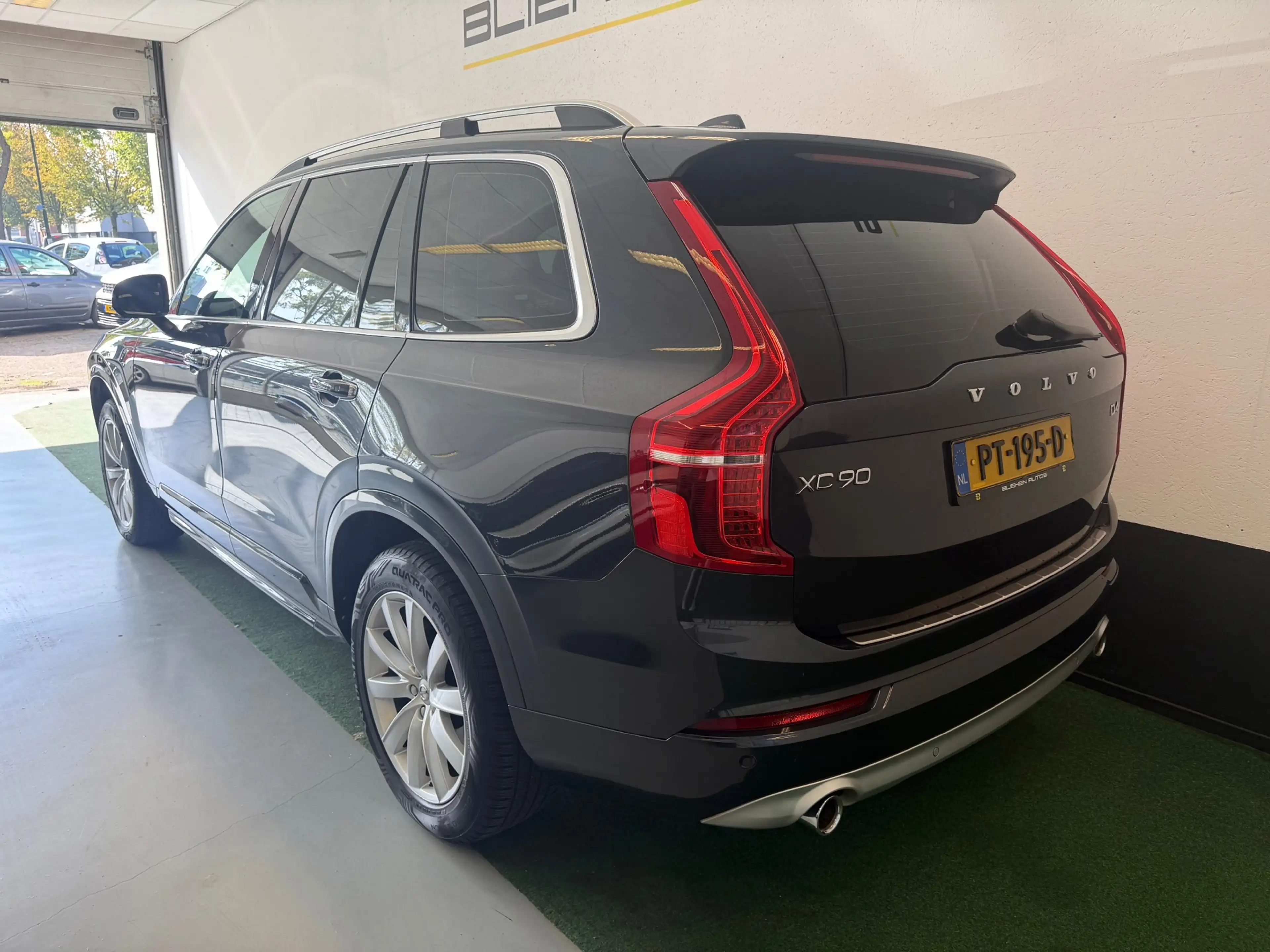 Volvo XC90 2.0 D4 Momentum — photo 4