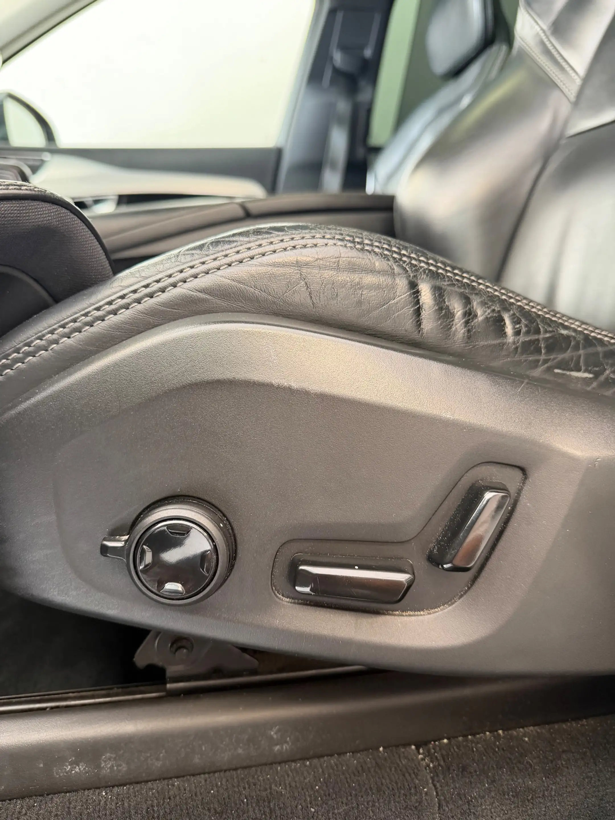 Volvo XC90 2.0 D4 Momentum — photo 11