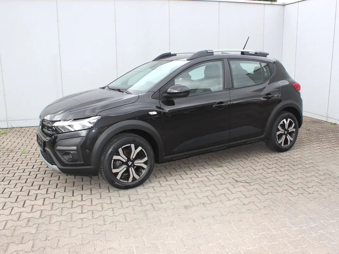 Dacia Sandero Stepway Comfort 1,0 TCe 90 Schwarz - 2