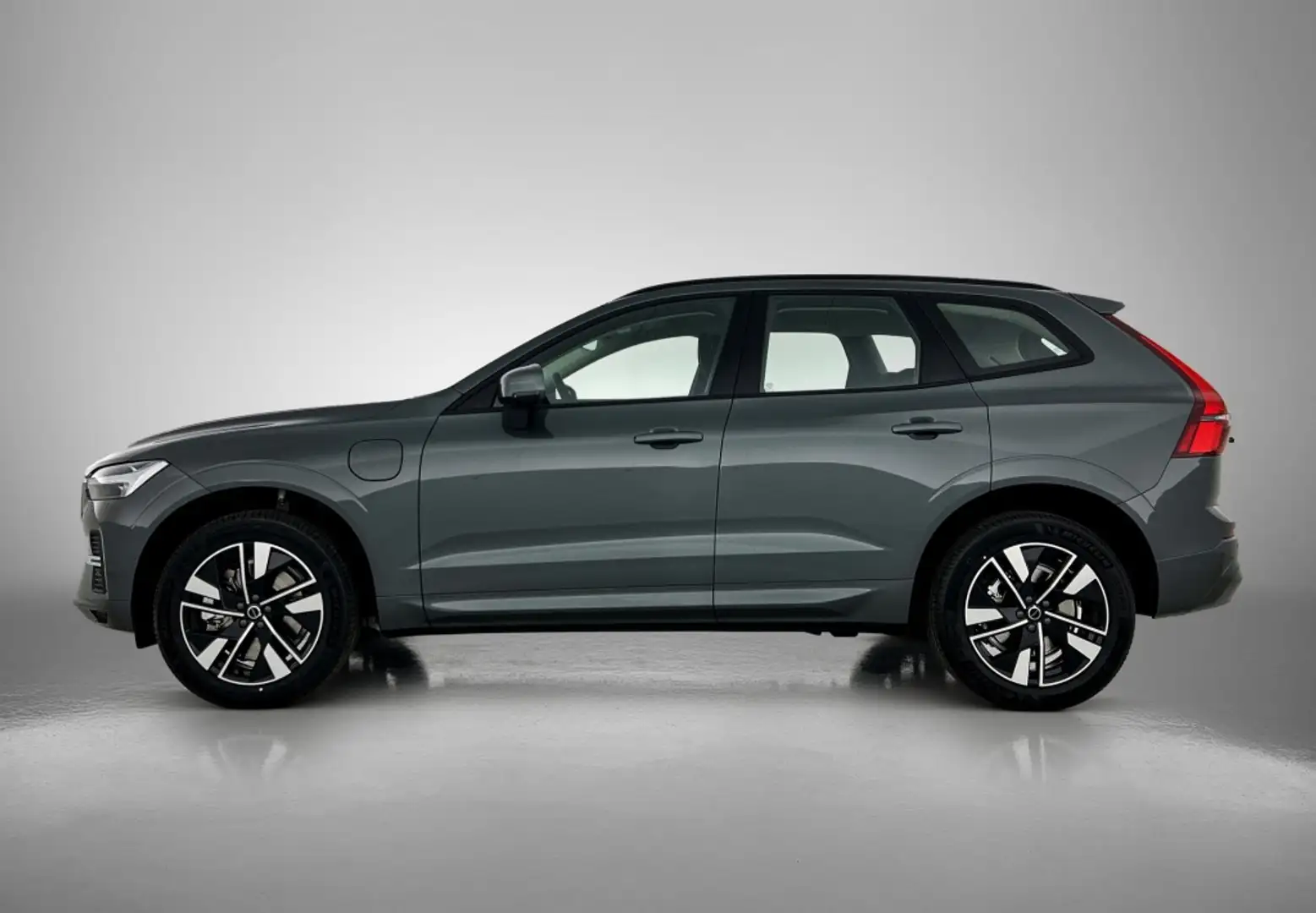 Volvo XC60 XC60 T6 AWD Essential | Driver assist | Climate Pa Grijs - 2