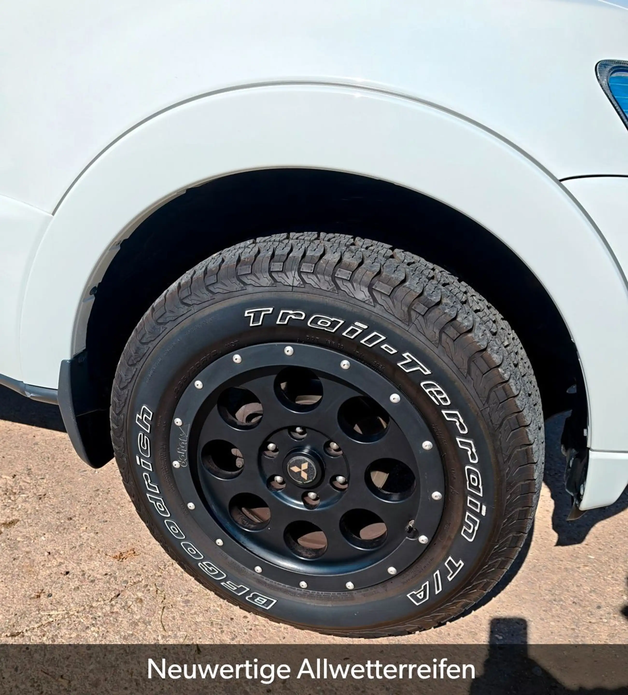 Mitsubishi Pajero 3,2 DI-D 4WD Final Edition Automatik — photo 3