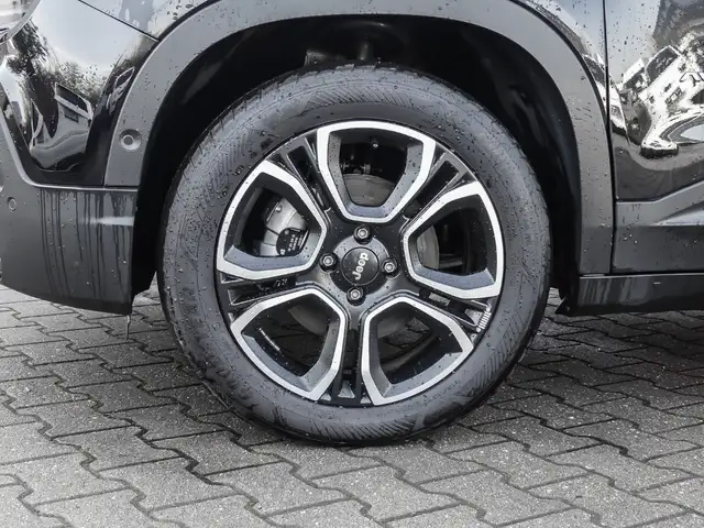 Jeep Avenger view 3