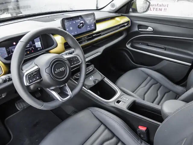 Jeep Avenger view 4
