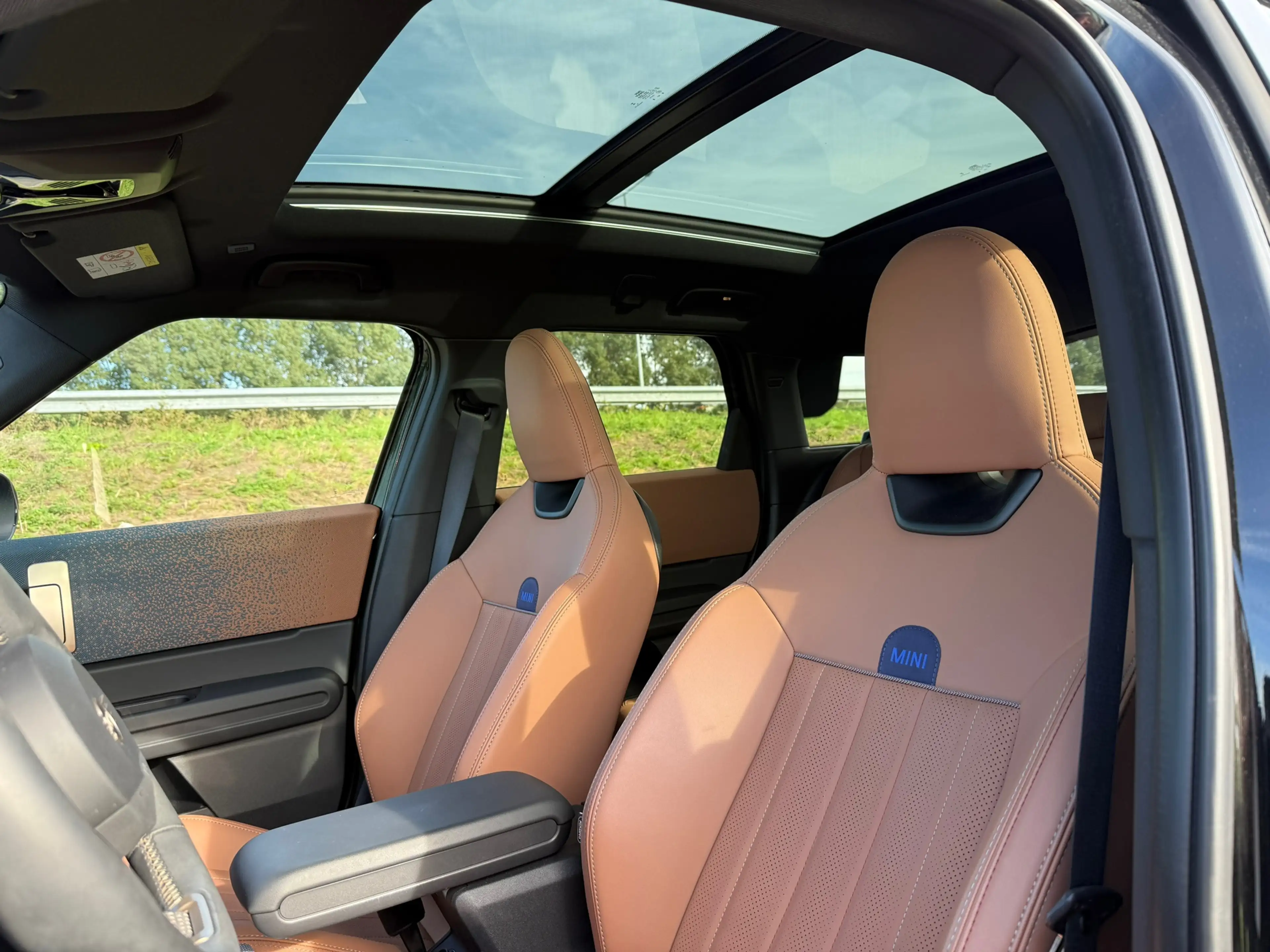 MINI Countryman E Favoured M 66.5 kWh PANO/HIFI/Leder/stuurvwerw./et — photo 10