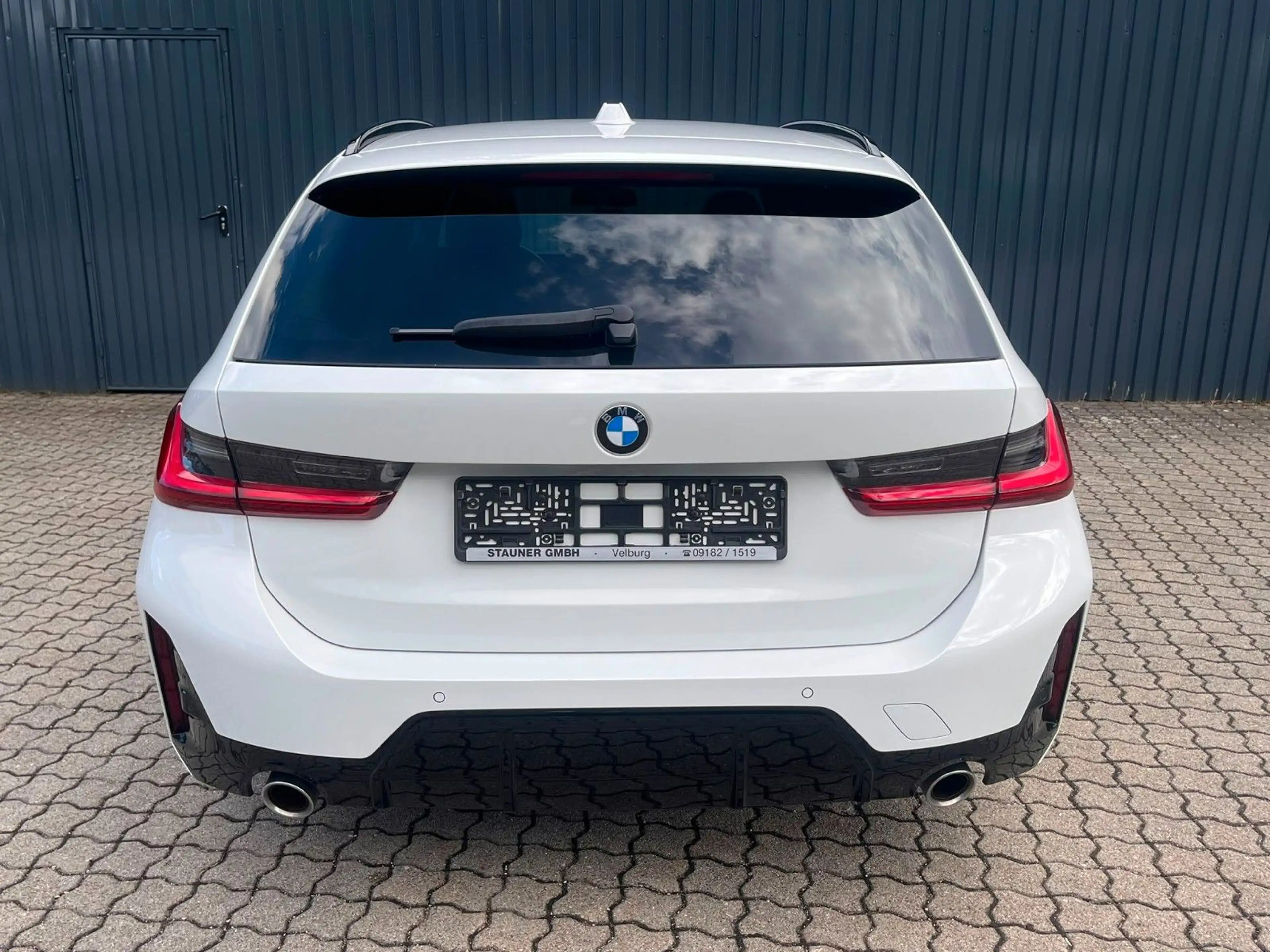 BMW 318 i Aut. Touring M SPORT /PanoDach/Leder-Rot — photo 9