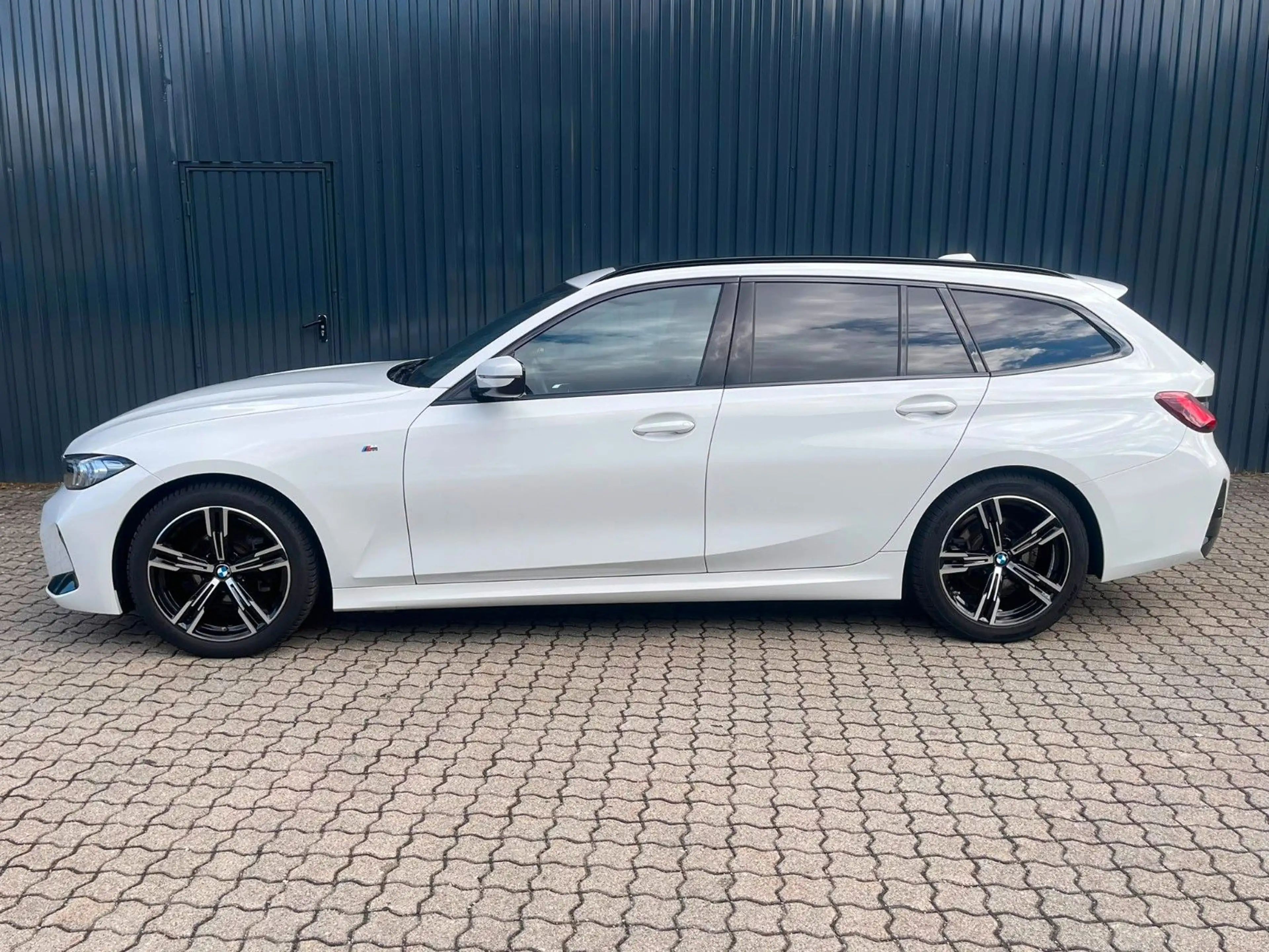 BMW 318 i Aut. Touring M SPORT /PanoDach/Leder-Rot — photo 7