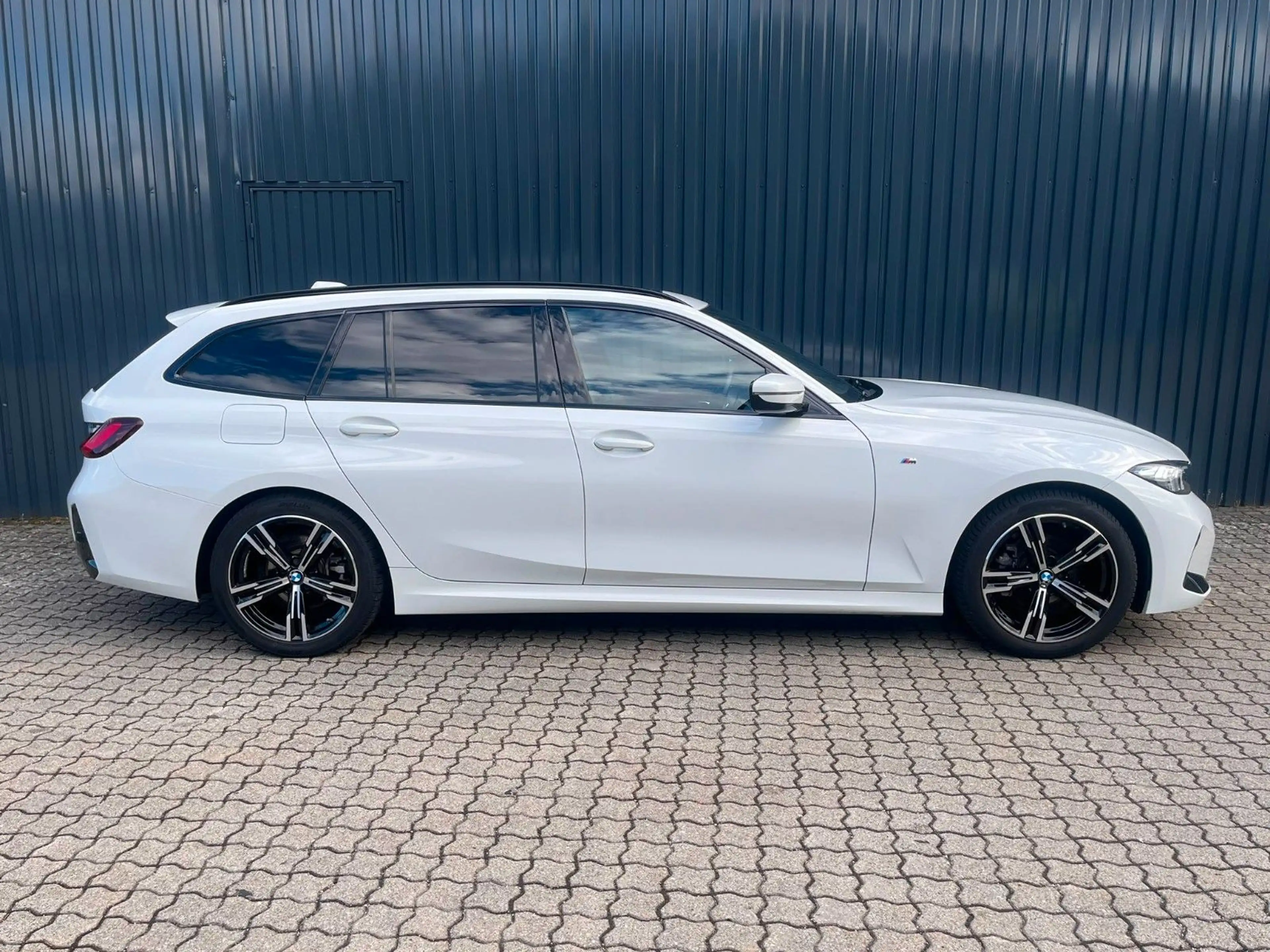 BMW 318 i Aut. Touring M SPORT /PanoDach/Leder-Rot — photo 6