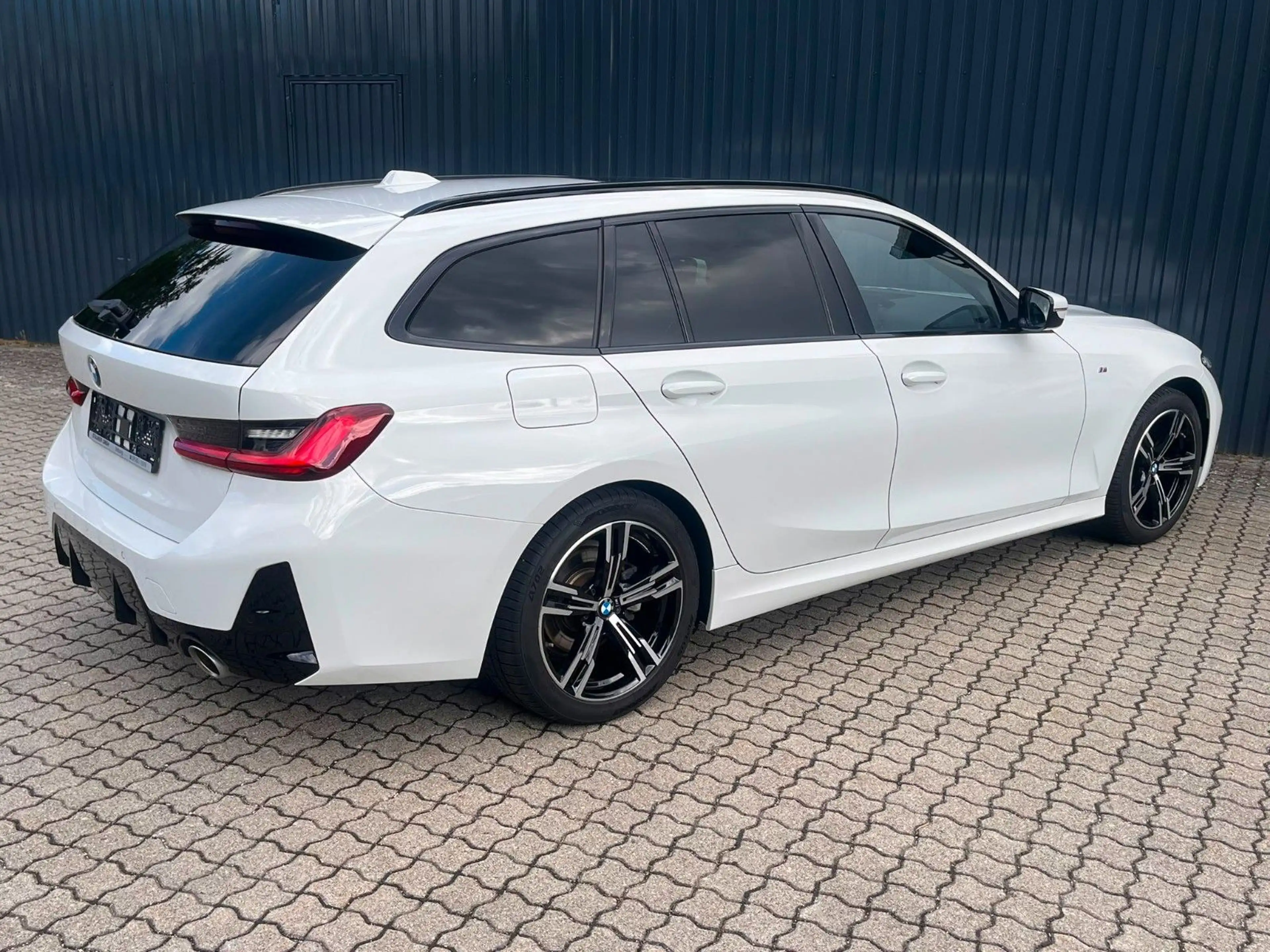 BMW 318 i Aut. Touring M SPORT /PanoDach/Leder-Rot — photo 10