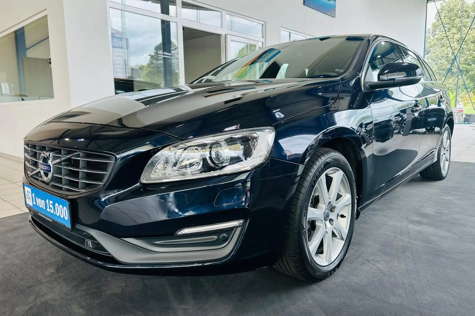 Volvo V60 1.5 Momentum Aut. KAM NAV S-Dach Bi-Xenon Blau - 1