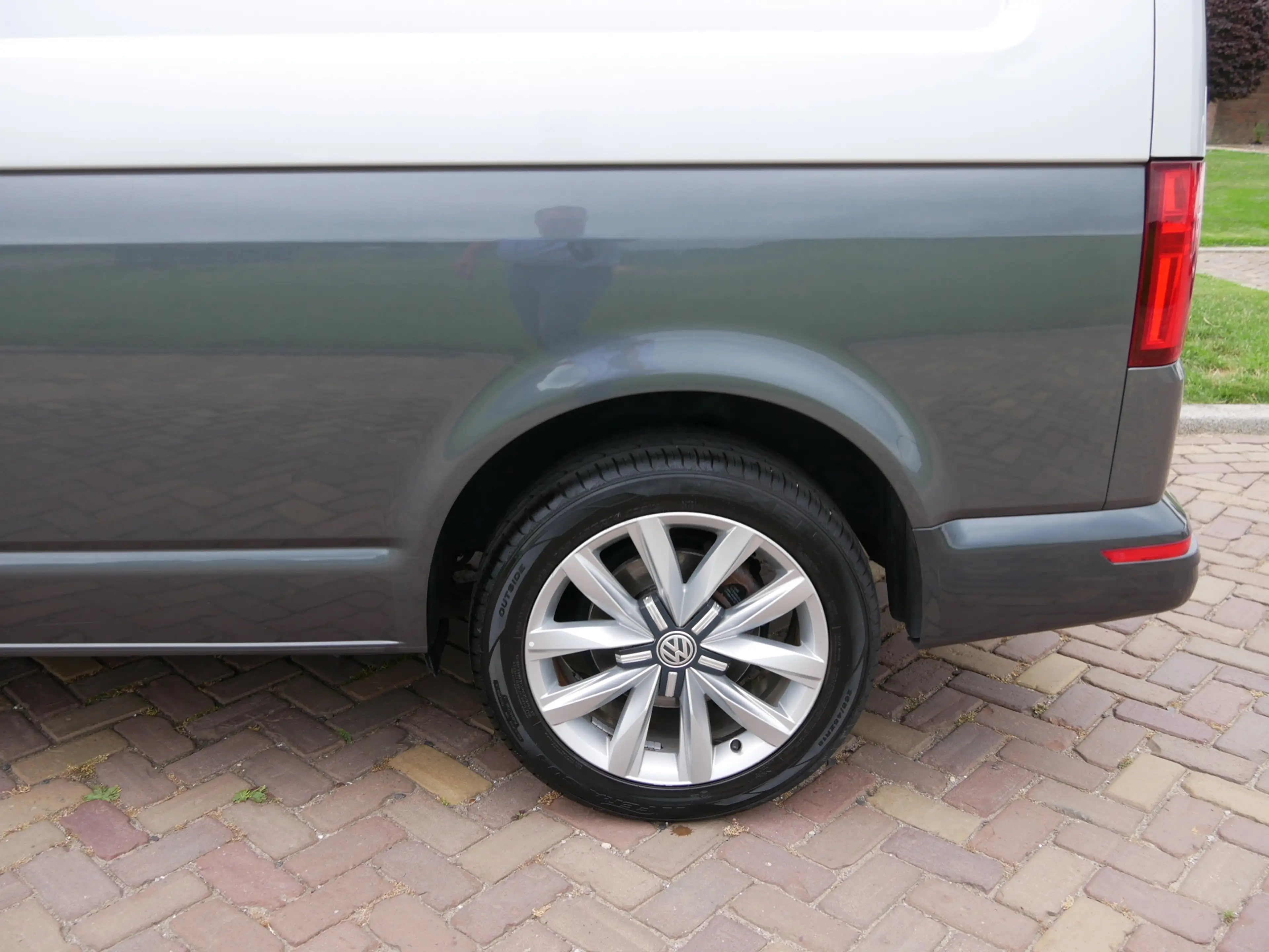 Volkswagen Transporter 2.0 TDI L1H1 146kW 4Motion Bulli DSG | AC | NAVI | — photo 13