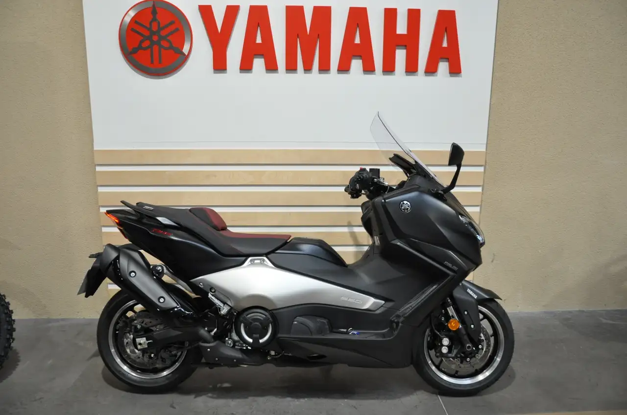 Yamaha Tmax 560