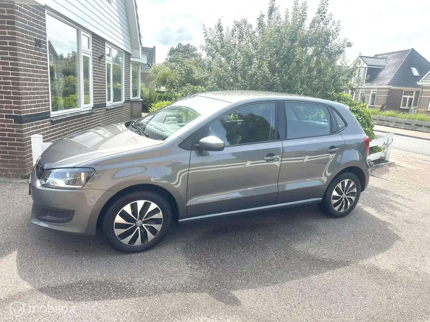 Volkswagen Polo 1.2 TSI 90PK Comfortline 5-DEURS AIRCO ELEKTRISCH Grijs - 2