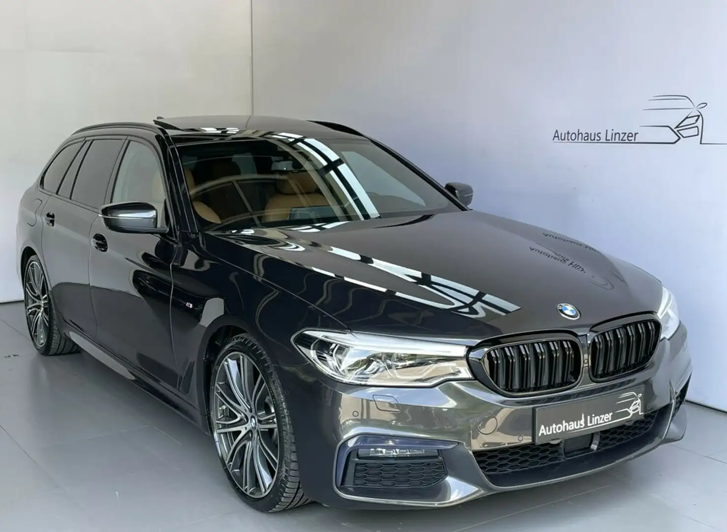 BMW 520 d xDrive M *LED*ACC*PANO*AHK*HuD*360°*KeyGo*20'' Grau - 1