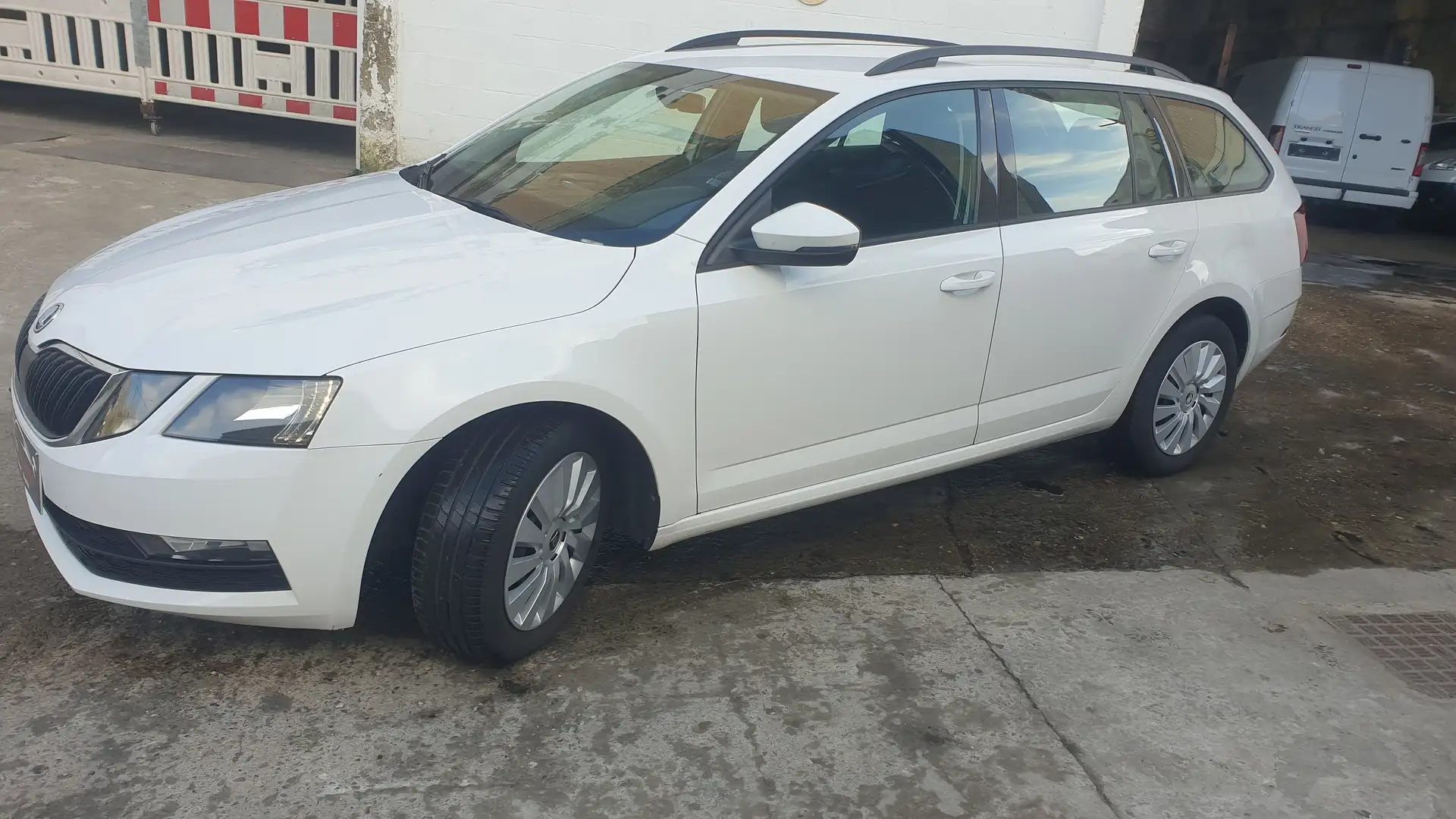 Skoda Octavia Octavia Combi 1.0 TSI 116 ch Drive 12 mois de gara Blanc - 2