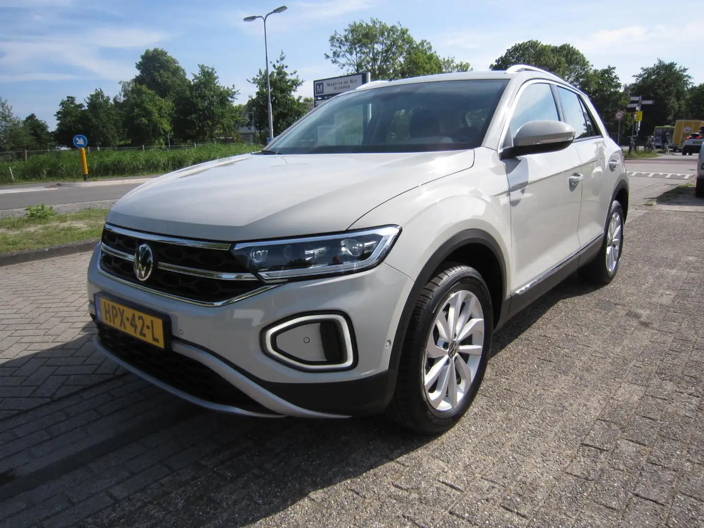 Volkswagen T-Roc 1.5 TSI Aut R-Line Edition Gris - 1