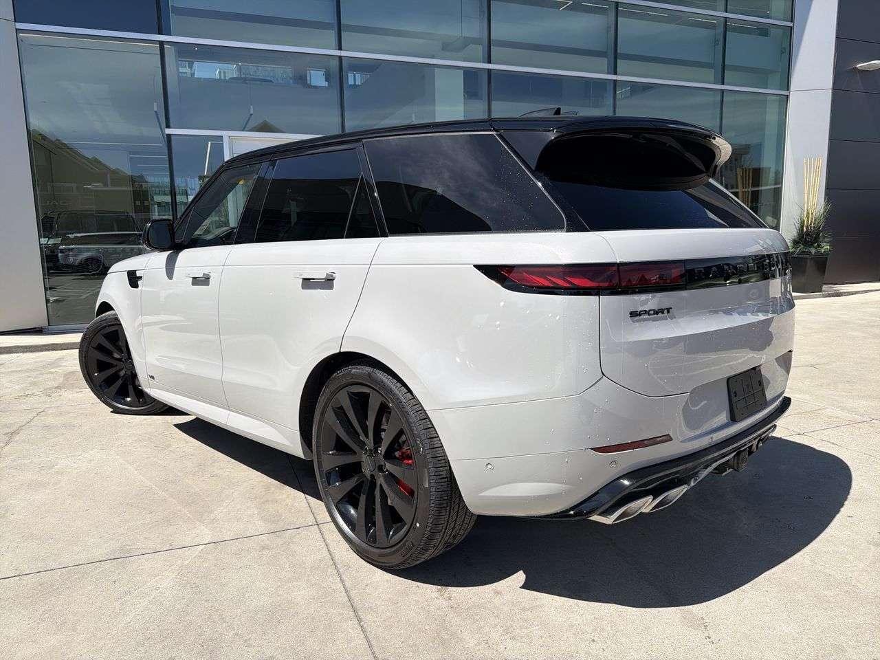 2026 Land Rover Range Rover Sport P530 Dynamic SE thumb 6