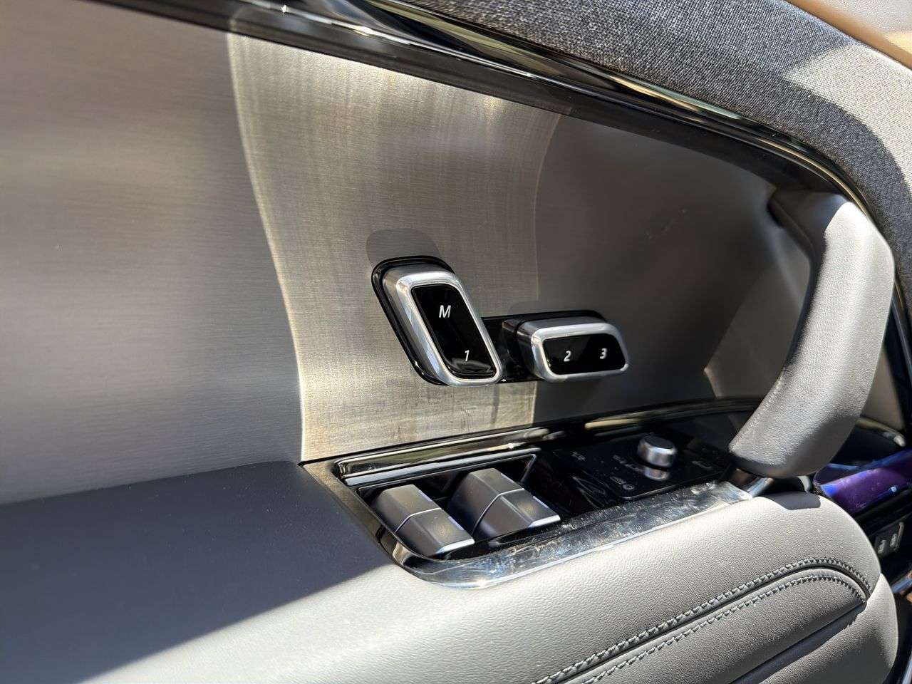 2026 Land Rover Range Rover Sport P530 Dynamic SE thumb 9