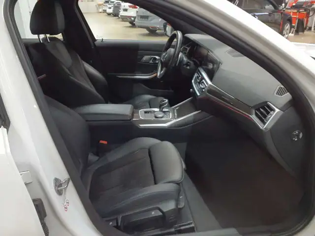 BMW 3 Series view 12