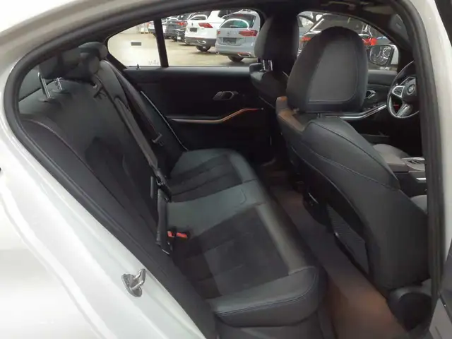 BMW 3 Series view 11