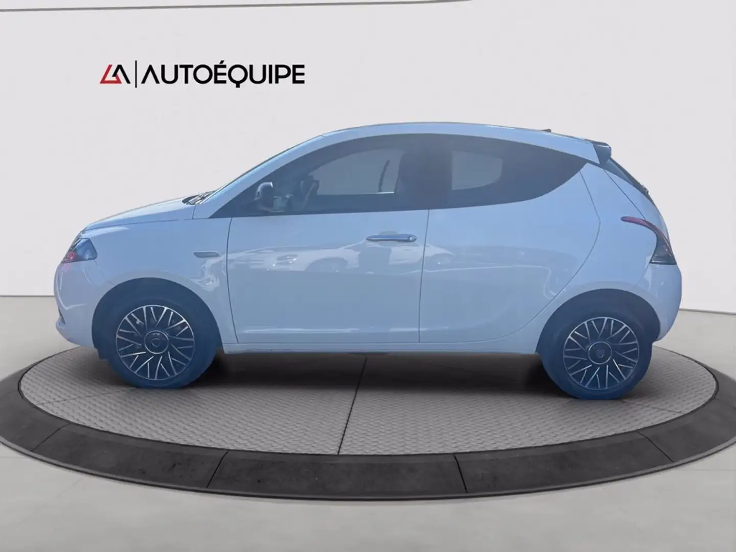 Lancia Ypsilon 1.0 firefly hybrid Platino s&s 70cv Bianco - 2