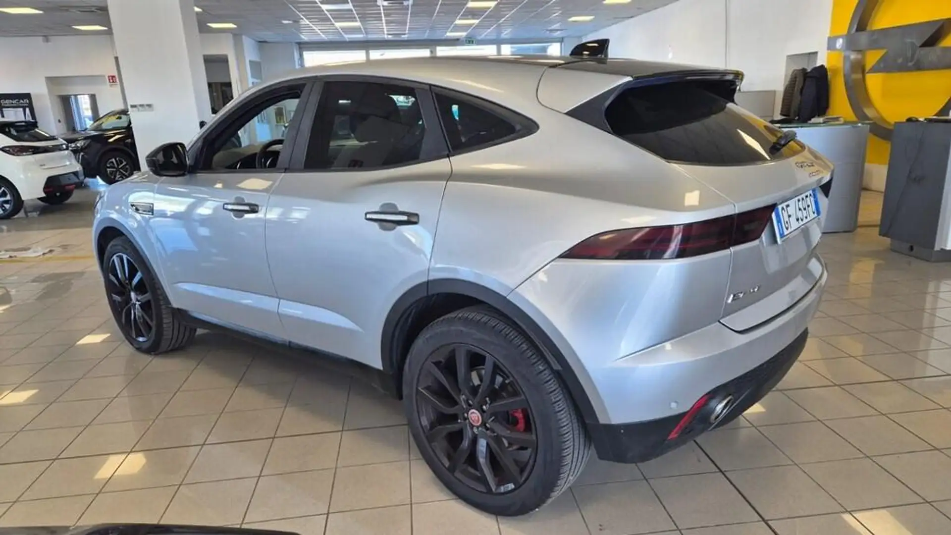 Jaguar E-Pace 2.0d i4 R-Dynamic fwd 150cv Silver - 2