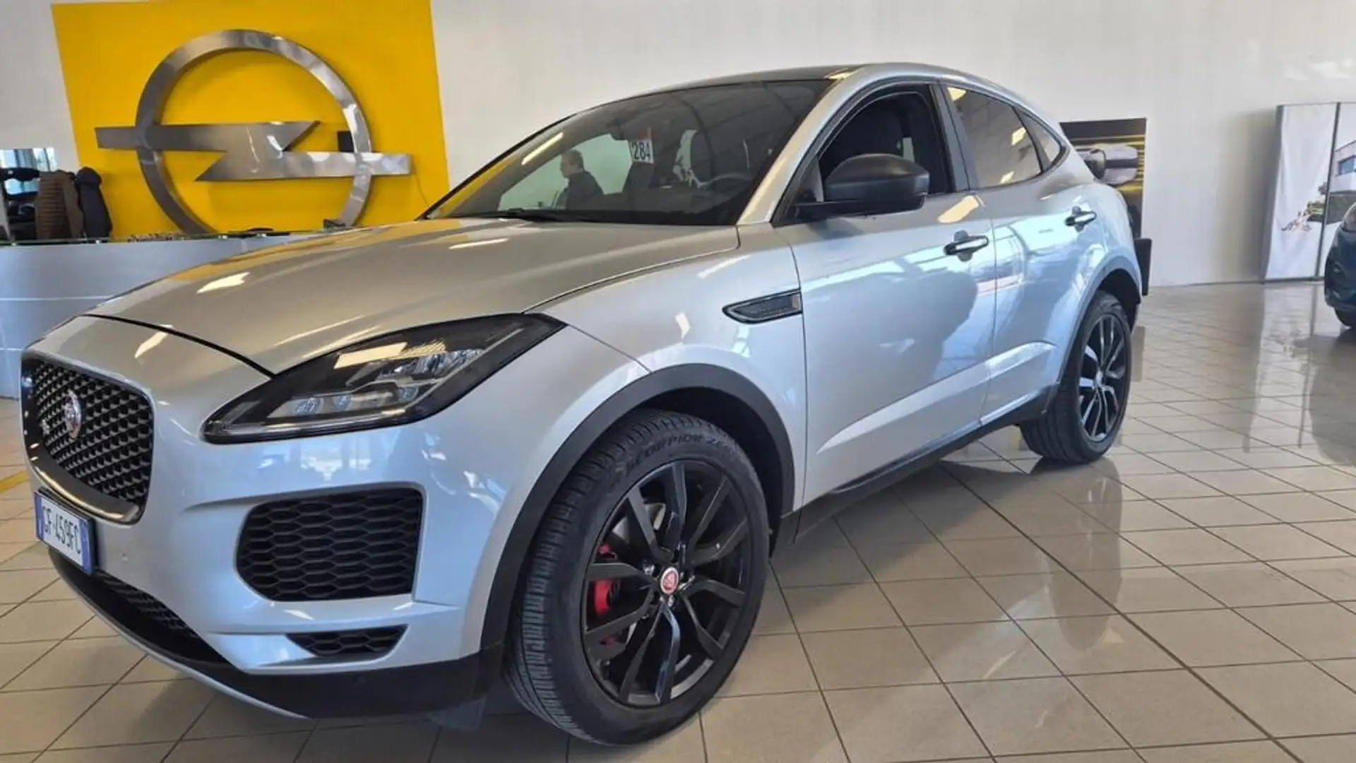 Jaguar E-Pace 2.0d i4 R-Dynamic fwd 150cv Silver - 1