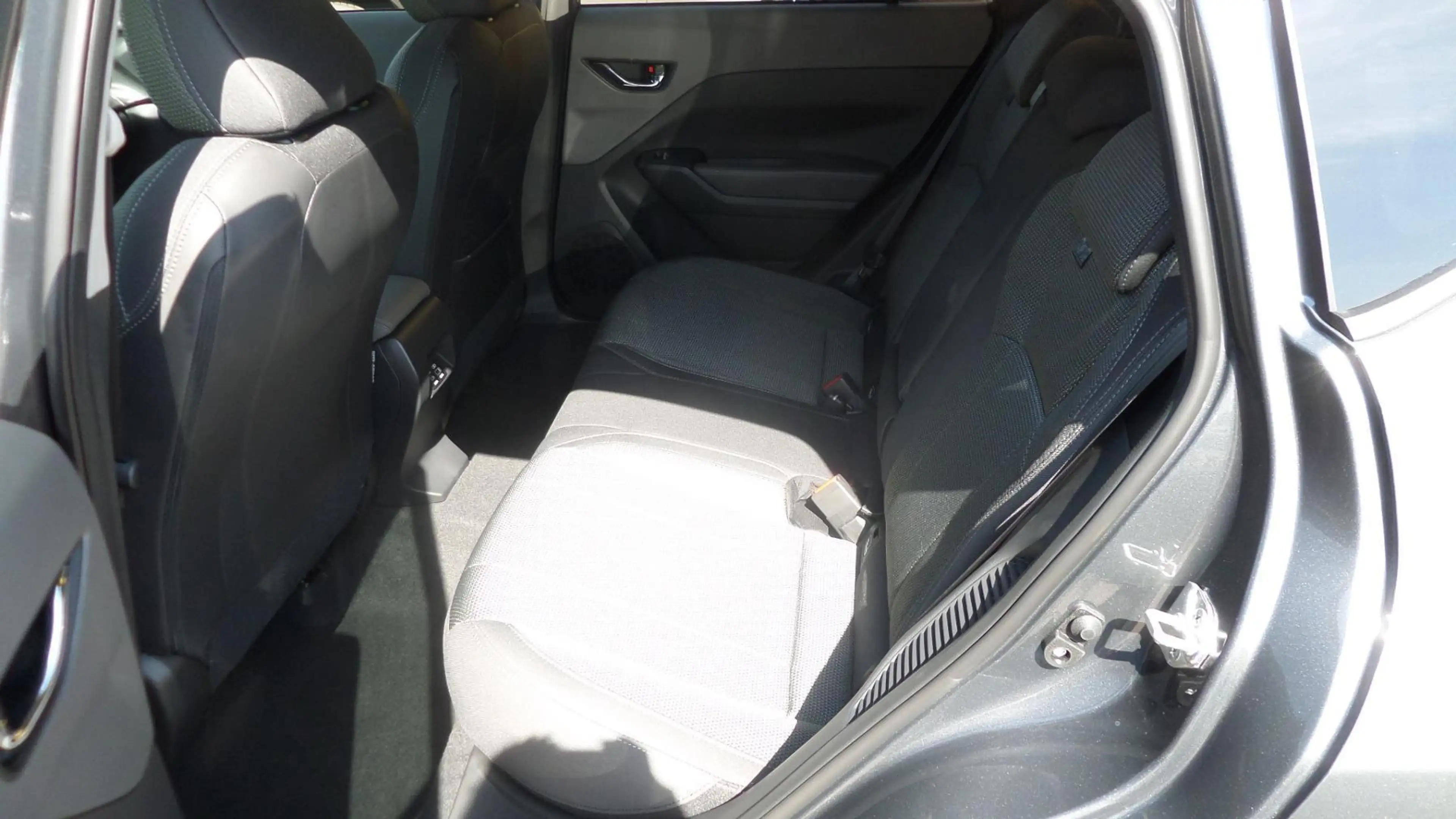 Subaru Crosstrek Comfort 2.0ie e-Boxer 136 PS Sitze elektrisch vorn — photo 14
