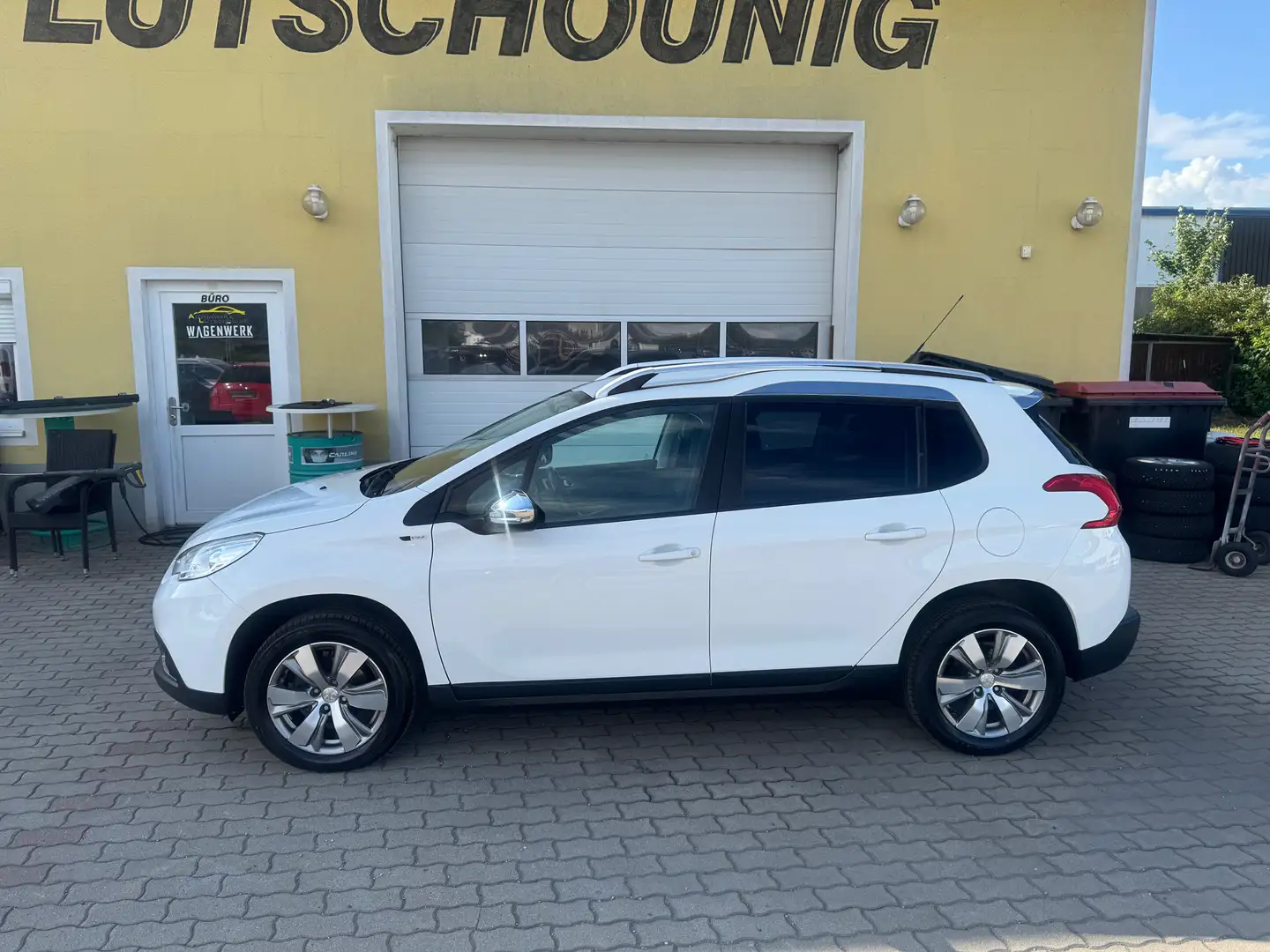 Peugeot 2008 1,2 PureTech Style Weiß - 2