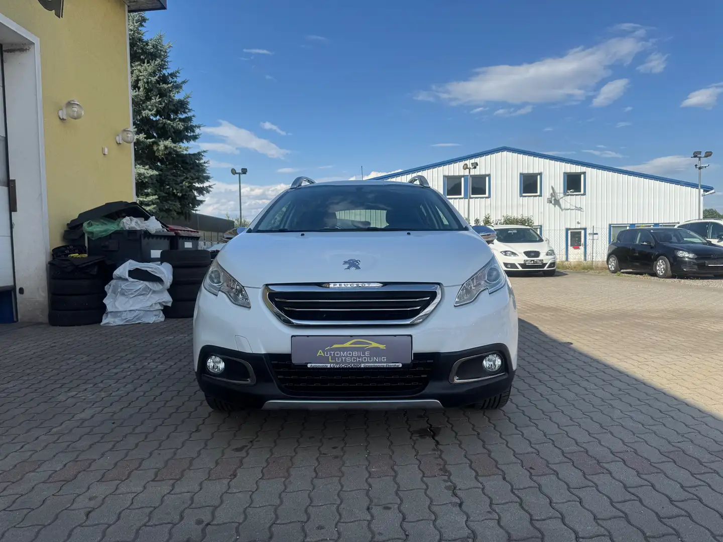 Peugeot 2008 1,2 PureTech Style Weiß - 1