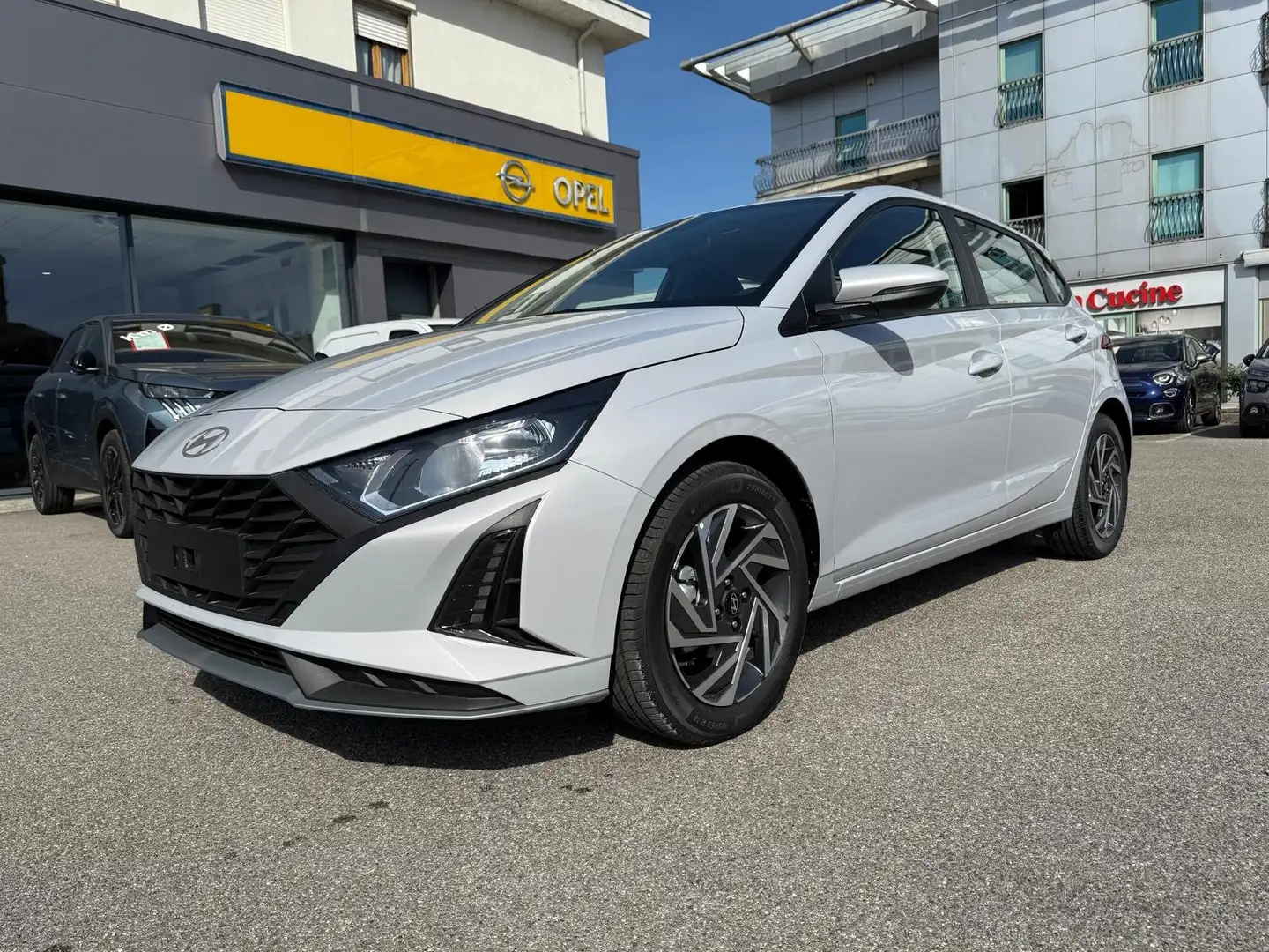 Hyundai i20 1.2 mpi Connectline 79cv mt5 *KM0* Gris - 2