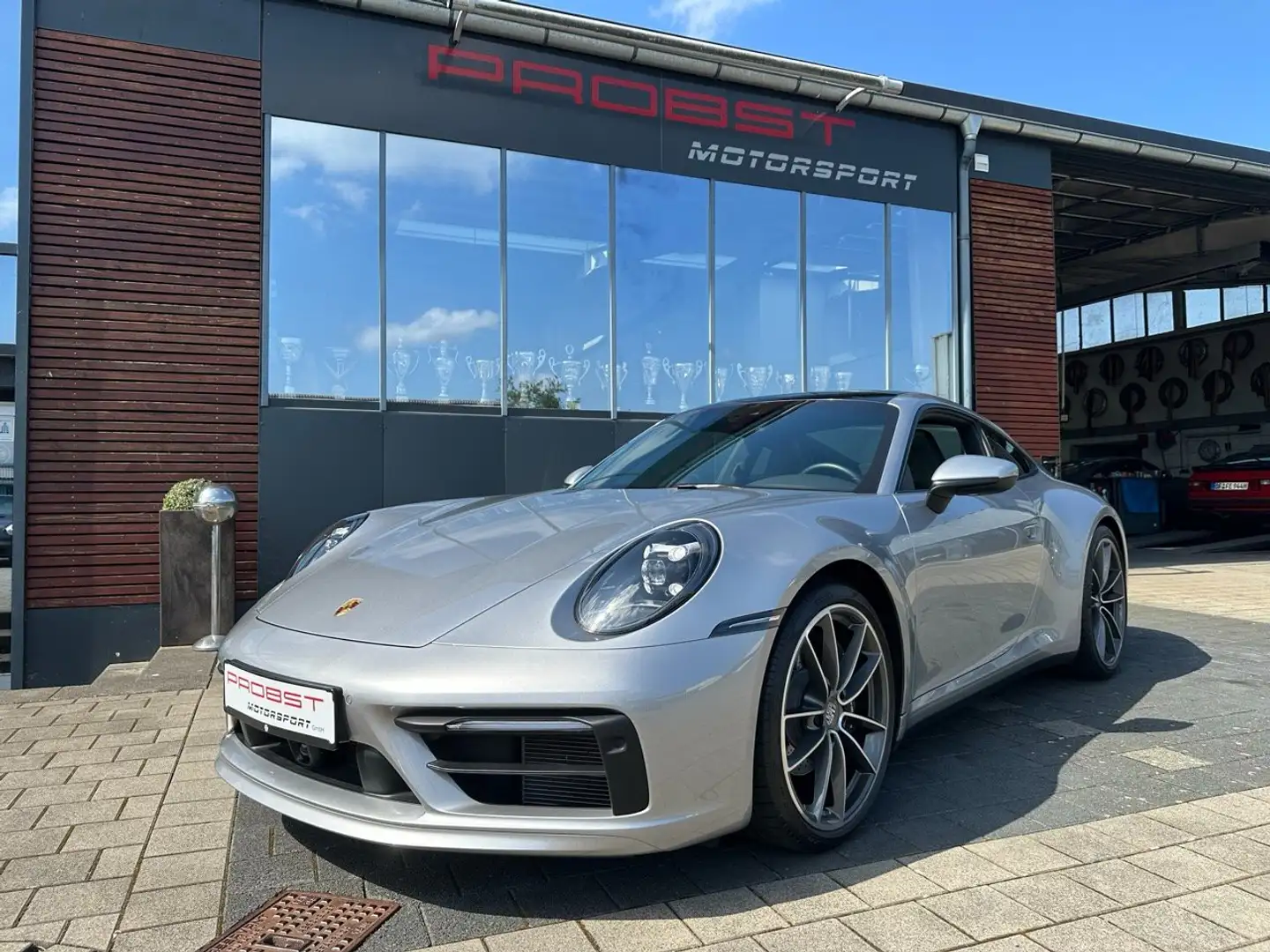 Porsche 992 Carrera 4 Silber - 1