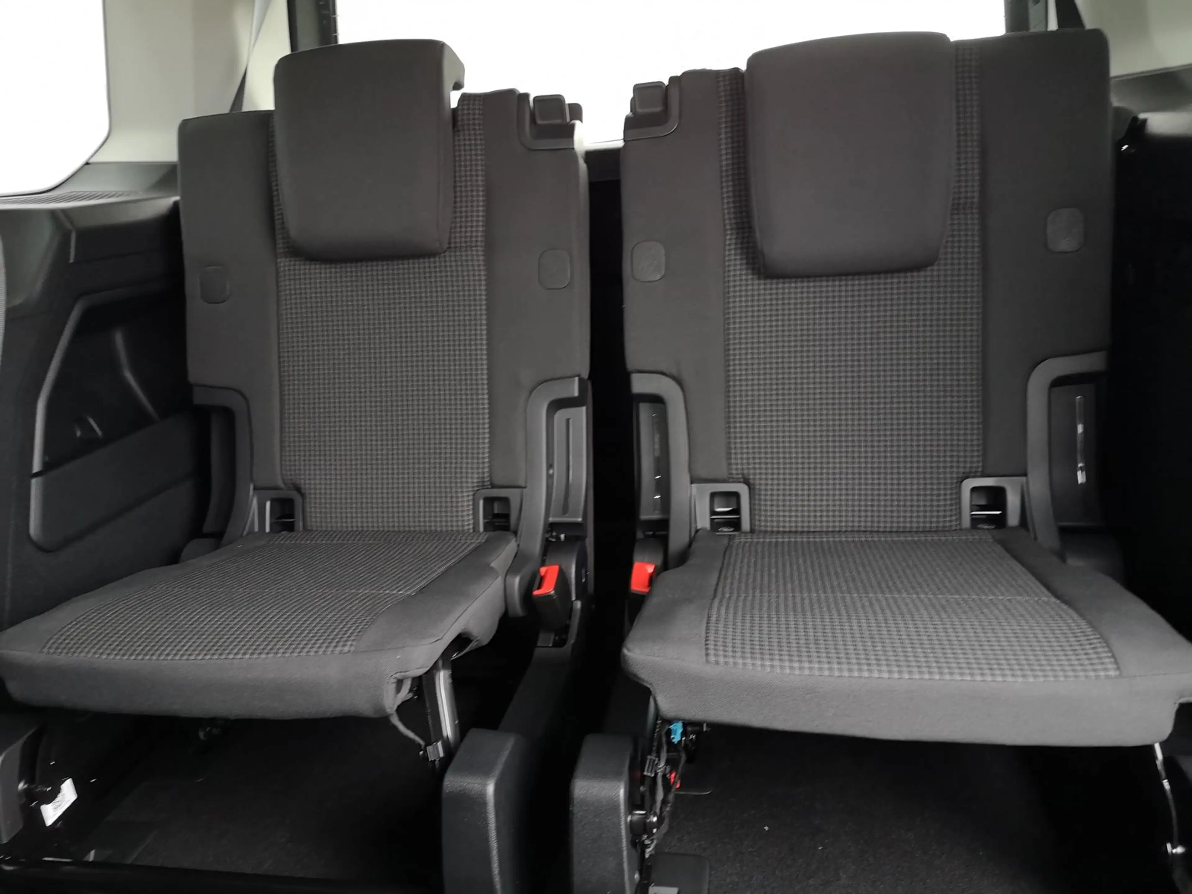 Volkswagen Caddy 2.0TDI 6Gang 4Motion ACC Kam GV5 App AHK Reling — photo 9