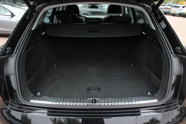 Audi E-Tron view 16