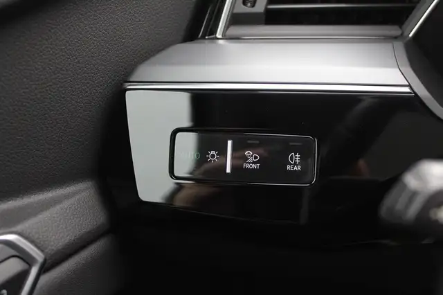 Audi E-Tron view 30